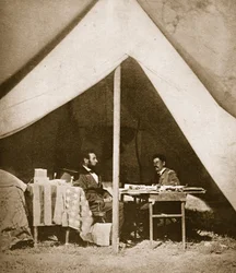 El presidente Lincoln y el general McLellan en la tienda de McLellan, Antietam, 4 de octubre de 1862